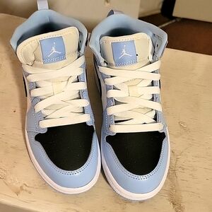Boys jordan ones brand new sz 13 baby blue and black